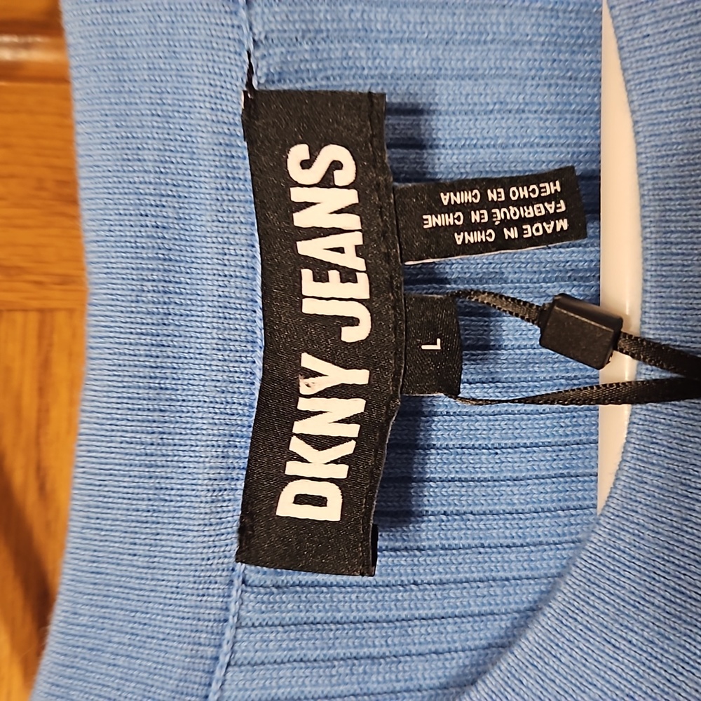 DKNY - Picture 3 of 5